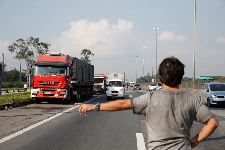 Herói da Primavera dos Caminhoneiros, WhatsApp pode ganhar eleições