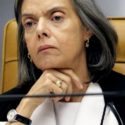 Carminha vira Carmen e dribla leões na cova do STF