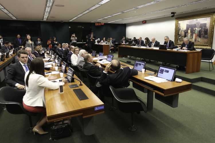 Por que o voto distrital é o ideal, mas os deputados não querem