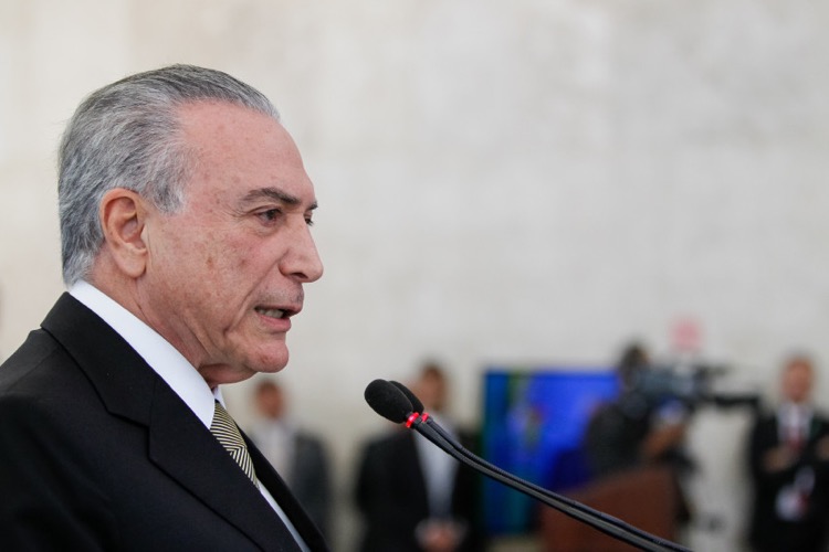 Temer aprende a falar grosso e ataca em sete frentes para ficar