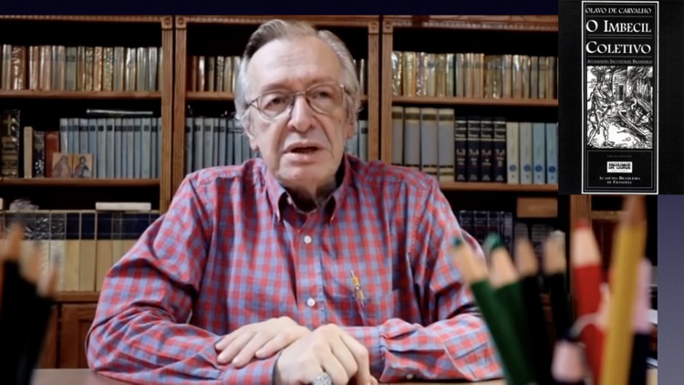 Olavo de Carvalho em palestra na biblioteca de sua casa da Virgínia, Estados Unidos, e exemplar da primeira edição de O Imbecil Coletivo