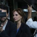 Cineasta Petra Costa dirigindo o documentário Democracia em Vertigem