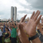 Sabedoria das ruas bate no Congresso e acha que não hora de Temer