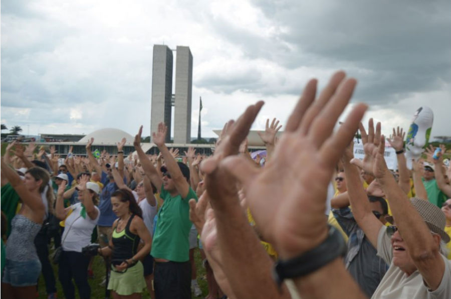 Sabedoria das ruas bate no Congresso e acha que não hora de Temer